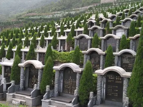 青龙山公墓(綦江古剑山风景区下,高速一小时,风水好)