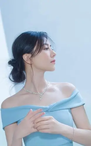 6/ 6侧脸的高圆圆看起来,五官很立体.