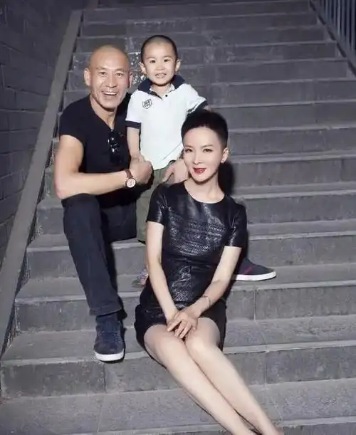 演员谢兰和丈夫坚持丁克12年愁坏婆婆41岁意外得子全家乐开怀