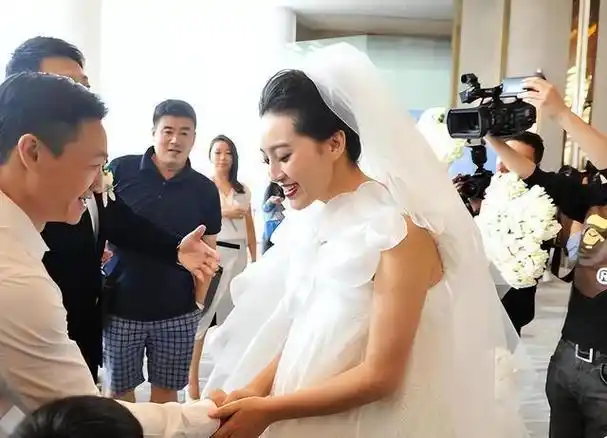 这个男演员一生事业毁在两个女人手里妻子只有脸是真的