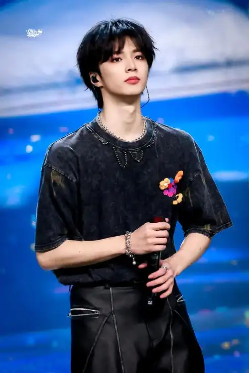 刘耀文叁重楼暨出道四周年演唱会