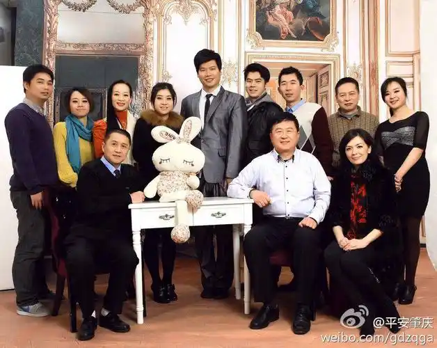 周末了,放一张我们全科的便装版全家福,让大家轻松一下.