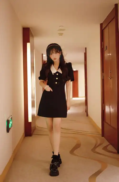 范薇超话开心做客#上海时装周#感谢@veraseriase邀请～上海