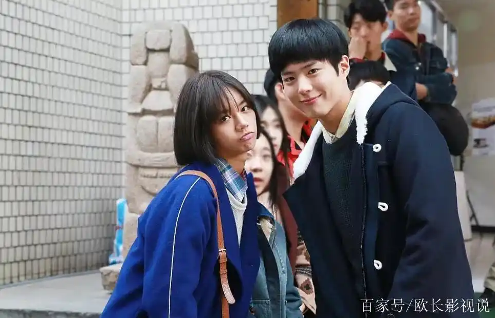 电视剧《请回答1988》,狗焕对得善的爱是默默的,也是真挚的