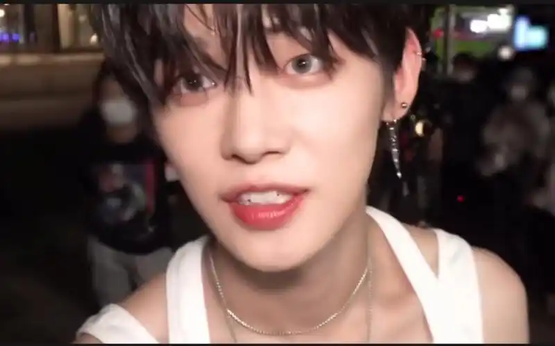 没人比崔然竣更适合无袖背心