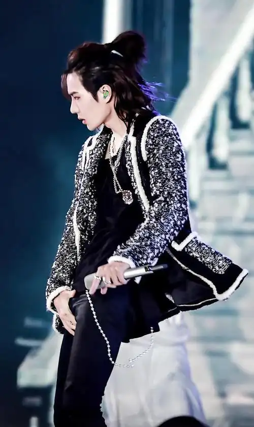 王一博的水中表演有多帅?