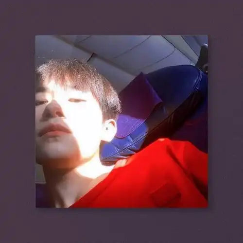 饭修易烊千玺自拍合集是被阳光宠爱的男孩子