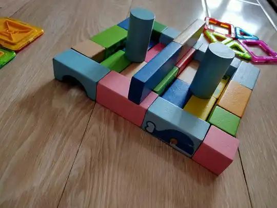 景生的相册小孩搭积木