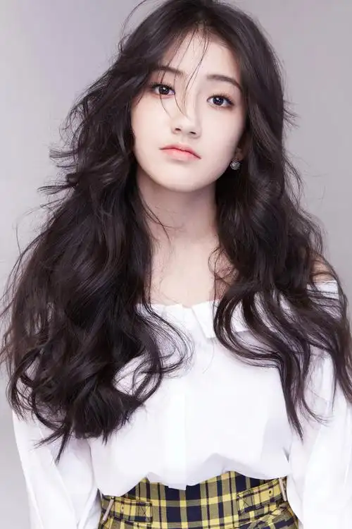 00后新疆小花伊米娜写真曝光笑容甜美少女感十足