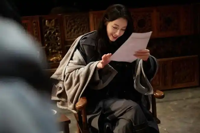 迪丽热巴狠辣美艳女军阀 感觉会把敌人关在地牢里拿鞭子抽 好a