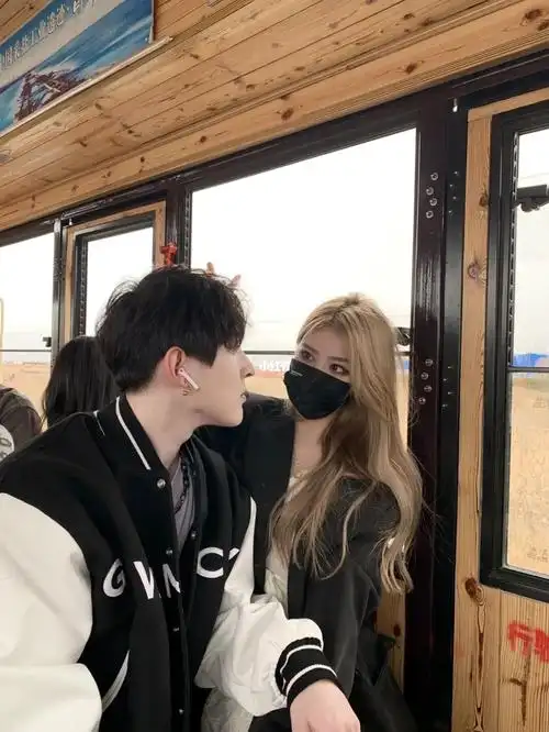 茶卡盐湖|冷到只能躲男朋友怀里拍照的一天_男朋友_裙子_景点_茶卡