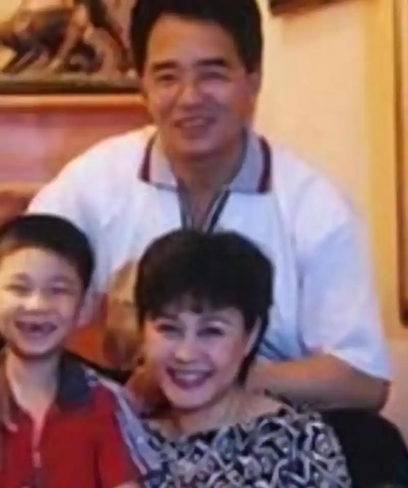 离婚24年来,重看鞠萍和蒋启星各自的处境,夫妻间的落差清晰可见