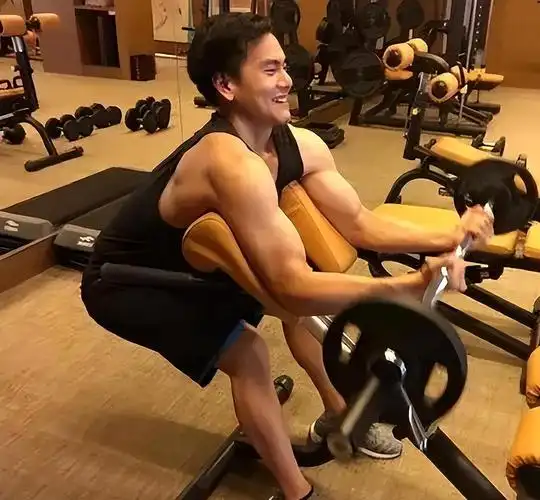 回顾国民男神彭于晏红极一时后销声匿迹他都经历了什么