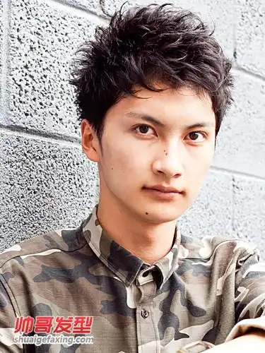 十八款最流行的男生短发烫发三分钟打理潮爆造型4