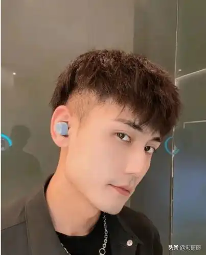 18到28岁男士看看这16款发型款款都很帅气