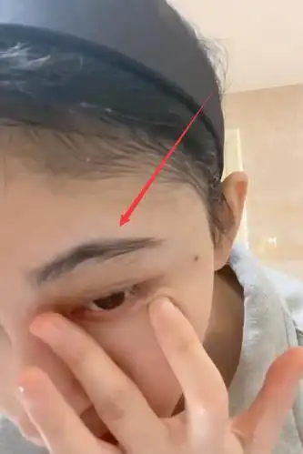 鞠婧祎天生毛发多,我还不信,看她卸了妆的眉毛,确定真实存在?