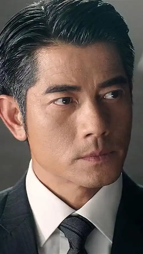 郭富城穿西装帅还是摇头帅.