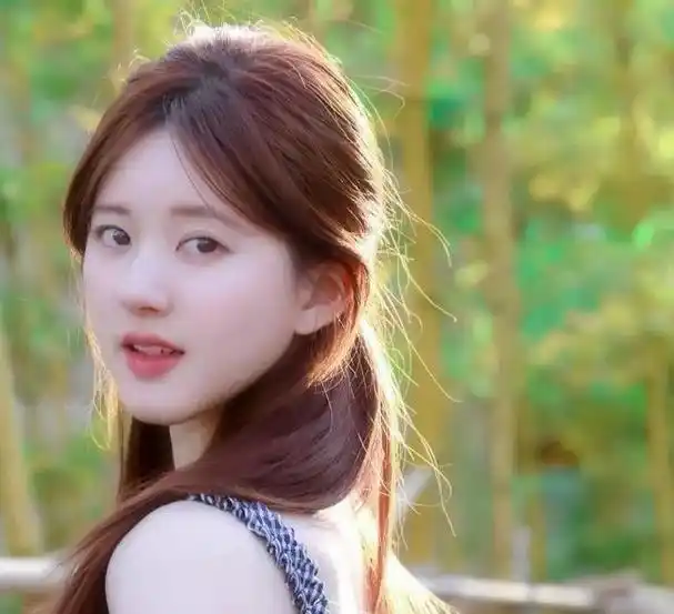 娱乐圈顶级女演员赵露思在拍摄古装剧《神隐》时,爷爷去世了.