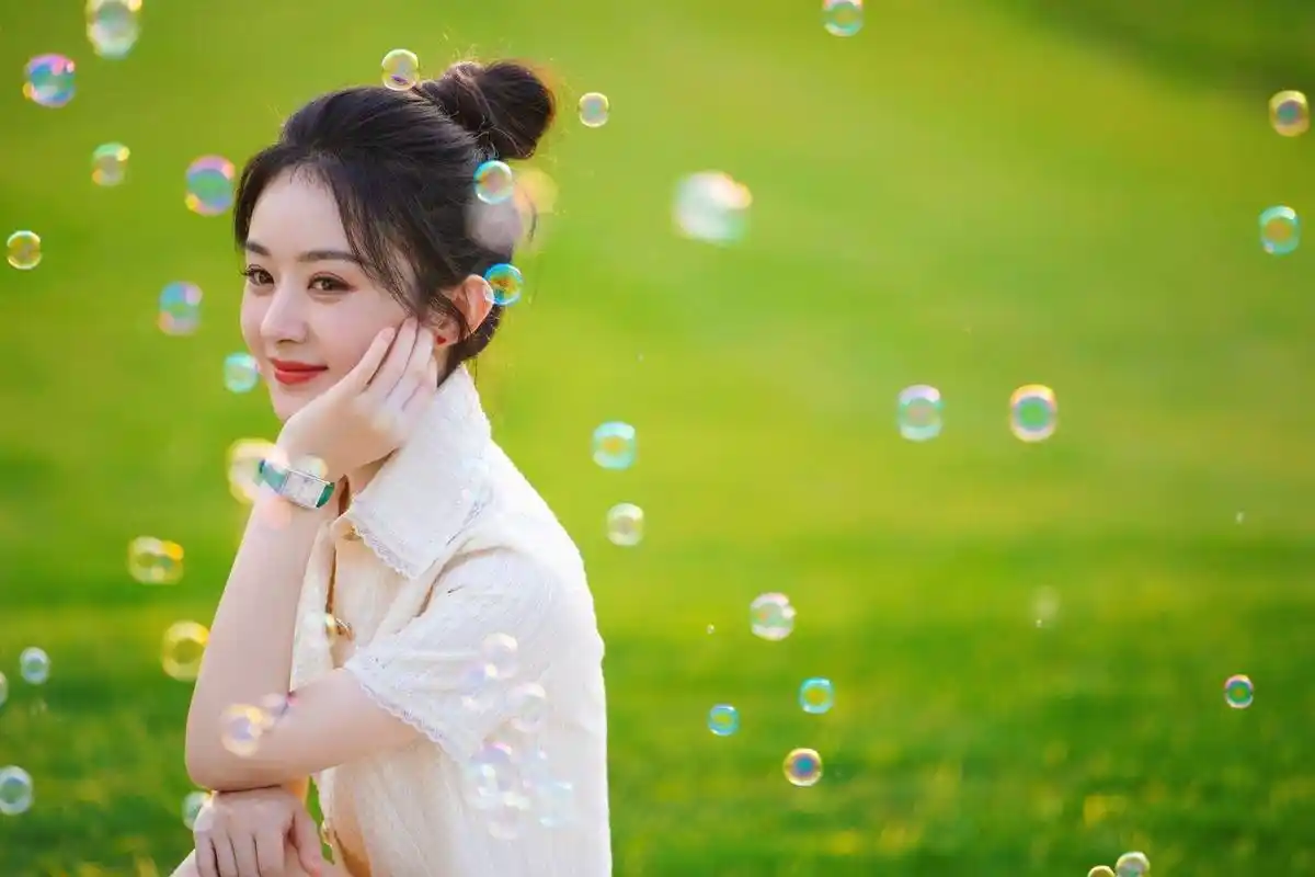 赵丽颖丸子头青春活力写真_赵丽颖_写真