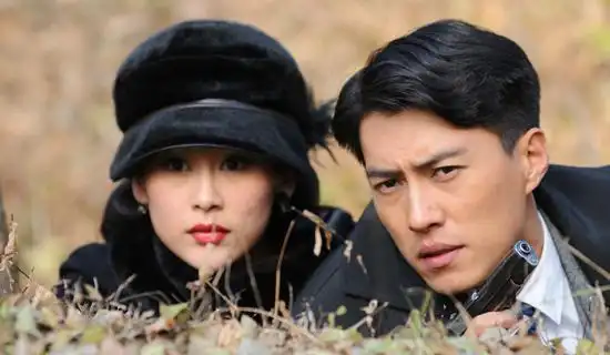 靳东前任在泰国完婚, 刘亦菲第二次当伴娘, 感性回应同学情