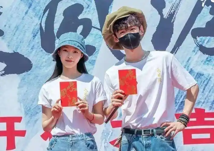 恋情出圈的宋轶,是另一个版本的赵丽颖?_白敬亭_网友_身材