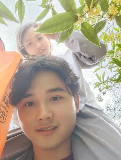 9499与0690#治愈系笑容 #合照 #情侣日常 - 抖音