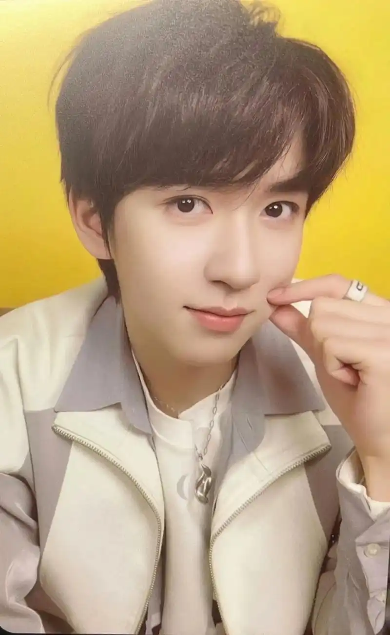 我很快就会拥有贺峻霖二专所有小卡!我会 - 抖音