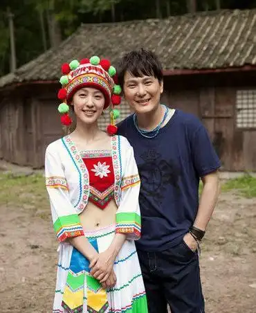 49岁张信哲近照略显发福曾与歌迷朱小妹有一段情现仍单身