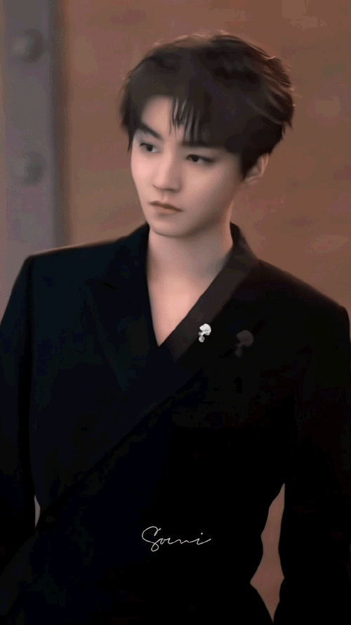 王俊凯黑色深v##王俊凯新物料