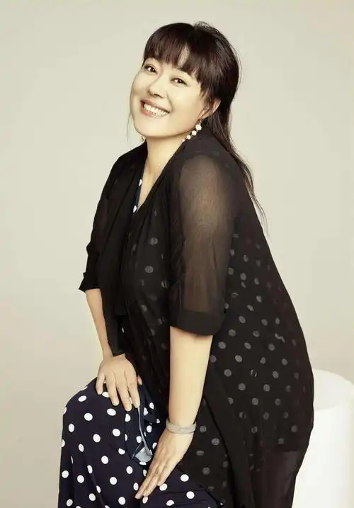 演员李菁菁自曝患乳腺癌 四次婚姻 感恩小21岁老公不离不弃|张金华