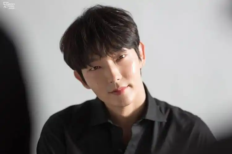 成勋个人资料(18位快要"奔四"的韩国男星) | 说明书网