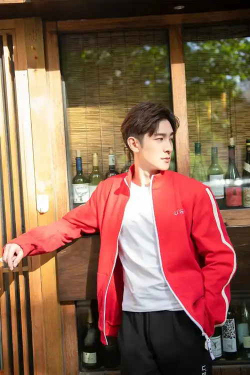 季肖冰休闲随性时尚街拍图片24