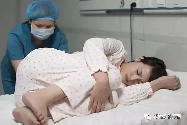 进了手术室要先插导尿管,过程中有些酸胀,但只要克服心理障碍尽量放松