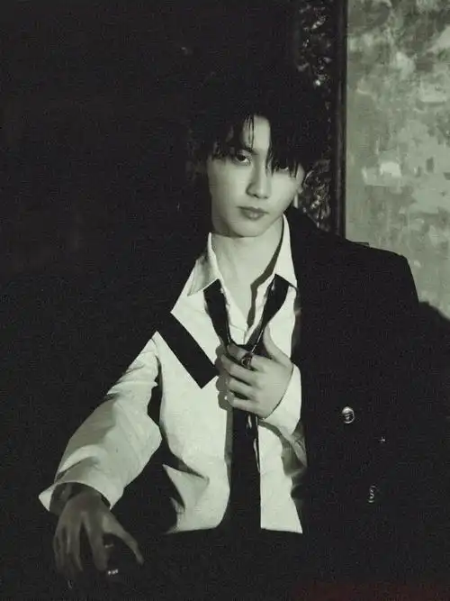 马嘉祺 制服病娇感