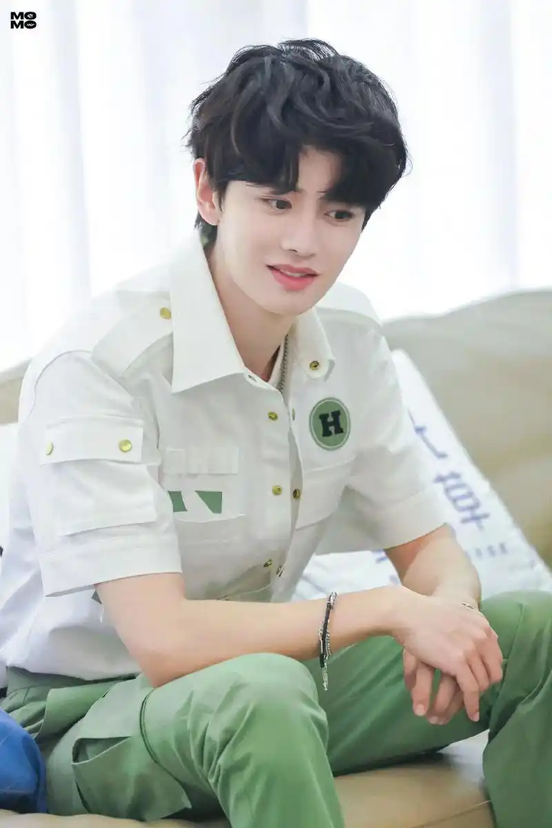 任嘉伦 #嗨放派 最后一期任嘉伦好可爱呀期待有你的第三季# - 兑趑