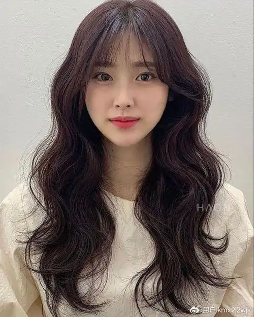 国字脸女士发型别乱整,试试这几种烫发,好看时尚显气质