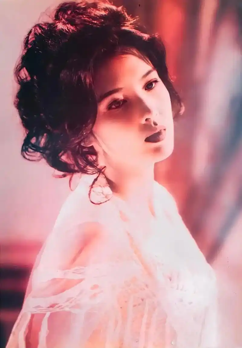 结婚14年,被戴八次绿帽,"宅男女神"周慧敏为什么屡次选择原谅