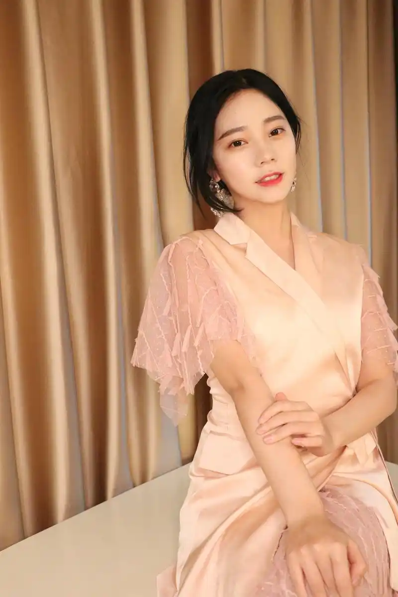 张紫宁美图:青春靓丽,甜美可爱