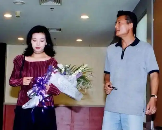 回顾演员夫妻对比:张延嫁香港张锦程婚姻幸福,史兰芽三婚遇真爱