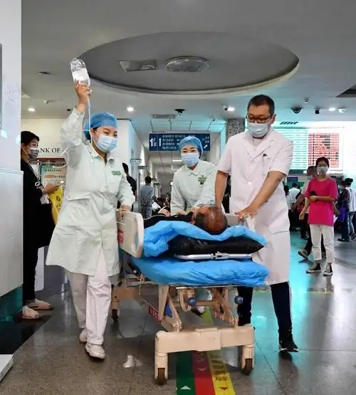 的风采/献给辛勤医务工作者的节日礼物(阳煤总医院部分工作场景实拍)