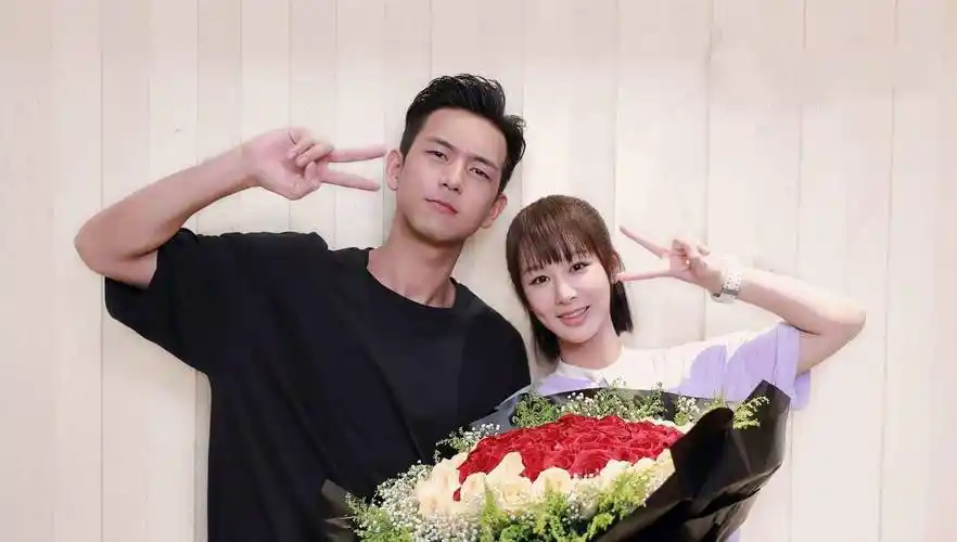 李现过生日,杨紫发文祝福,两人互动十分甜蜜_杨天真_韩商言_成功