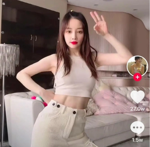 pgone李小璐近况曝光一个喜提豪车200万一个事业凉了