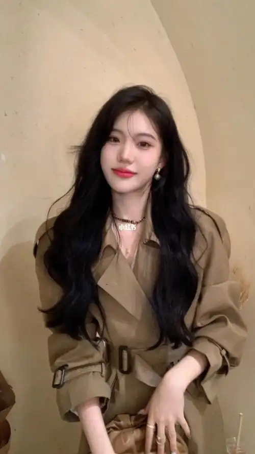 风格_法式烫发_大波浪_中长发_染发_浪漫_蛋卷头_长发_显白_顺城购