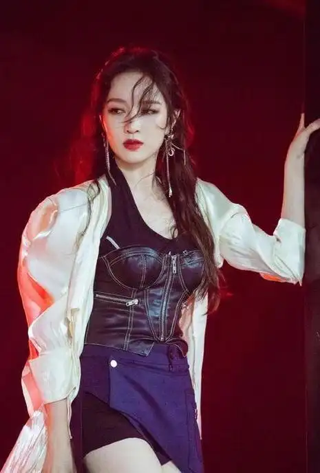 孟佳之所以能超越王霏霏,必定还存在其他原因.