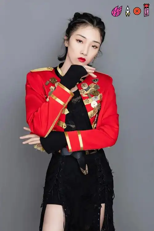 yamy原名郭颖,在2018年参加了《创造101》的选秀并以第五名的身份成功