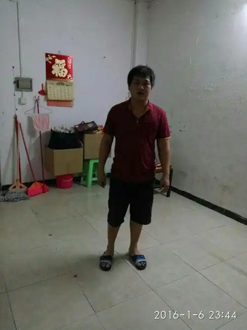 我身高173cm,体重155斤,请问冬季搭配什么衣服裤子鞋子比较帅气,身形