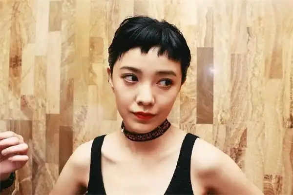 圆形脸适合什么刘海