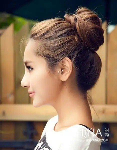 夏天长发怎么扎凉快又好看?6款最简单的清爽丸子头发型扎起来