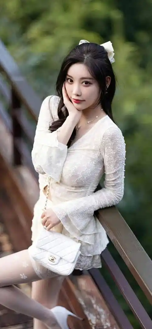 高颜值氧女神最美短裙白丝袜大长腿!_高跟鞋_美女_白色