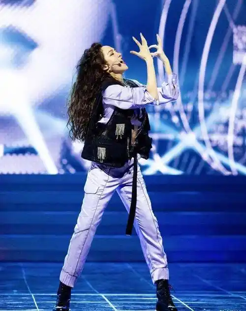 继王霏霏之后,又一位姐姐观众喜爱度个人排名逆转,苦尽甘来_孟佳_节目